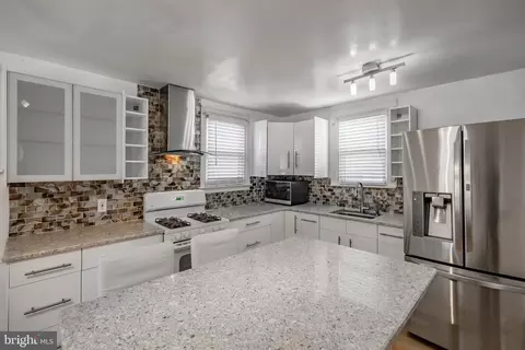 Kitchen - 148 Meadowbrook Ave, Darby, PA 19082 photo 4 of 4