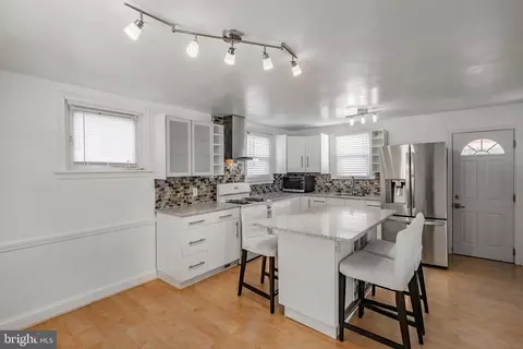 Kitchen - 148 Meadowbrook Ave, Darby, PA 19082 photo 3 of 4