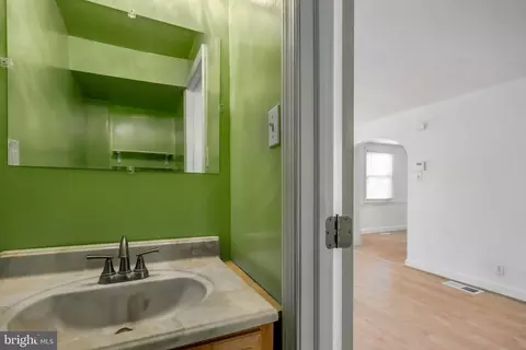 Entry Way - 148 Meadowbrook Ave, Darby, PA 19082 photo 3 of 4