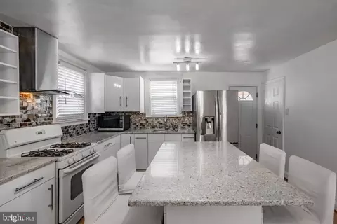 Kitchen - 148 Meadowbrook Ave, Darby, PA 19082 photo 2 of 4