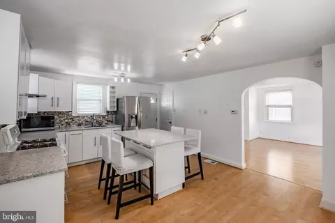 Entry Way - 148 Meadowbrook Ave, Darby, PA 19082 photo 2 of 4