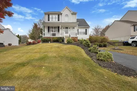 4103 Fox Mill Dr, Boothwyn, PA 19061