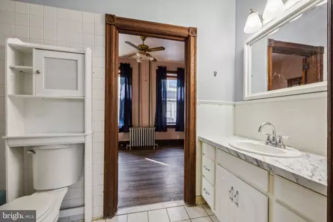 Bath - 11 S Cedar Ln, Upper Darby, PA 19082 photo 2 of 5
