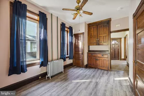 Entry Way - 11 S Cedar Ln, Upper Darby, PA 19082 photo 4 of 11