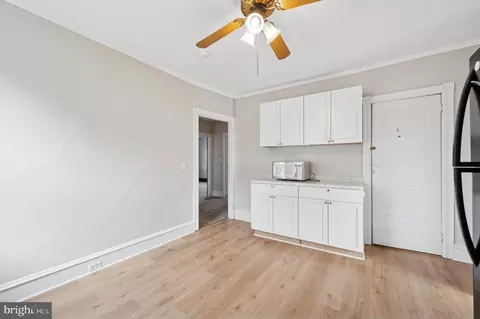 Entry Way - 11 S Cedar Ln, Upper Darby, PA 19082 photo 8 of 11