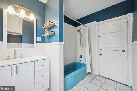 Bath - 11 S Cedar Ln, Upper Darby, PA 19082 photo 4 of 5