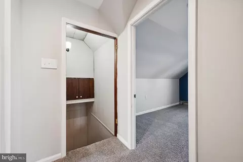 Entry Way - 11 S Cedar Ln, Upper Darby, PA 19082 photo 11 of 11