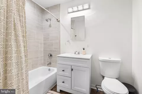 Bath - 405 Walnut St, Boothwyn, PA 19061 photo 2 of 4