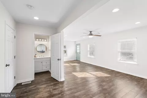 Entry Way - 405 Walnut St, Boothwyn, PA 19061 photo 3 of 4