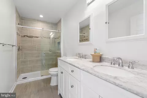 Bath - 405 Walnut St, Boothwyn, PA 19061 photo 3 of 4