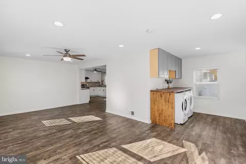 Entry Way - 405 Walnut St, Boothwyn, PA 19061 photo 2 of 4