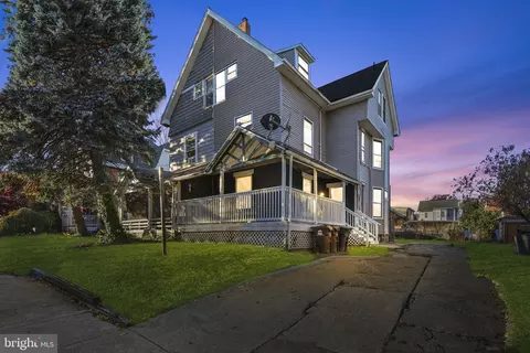 37 E Stratford Ave, Lansdowne, PA 19050
