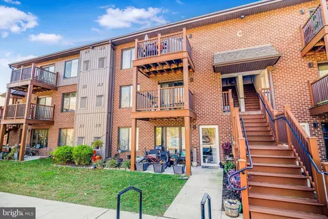 5200 Hilltop Dr #42, Brookhaven, PA 19015