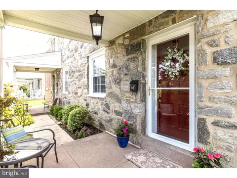 52 Woodbine Rd, Havertown, PA 19083