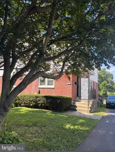 754 Oak View Rd, Ardmore, PA 19003