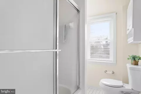 Bath - 357 Cedar Ave, Holmes, PA 19043 photo 1 of 1