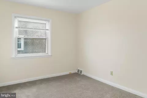 Bedroom - 357 Cedar Ave, Holmes, PA 19043 photo 4 of 5