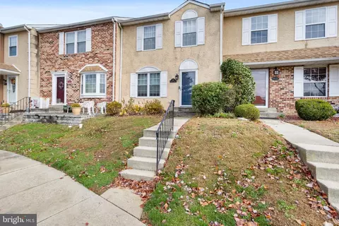 414 Dogwood Cir #30, Chichester, PA 19014