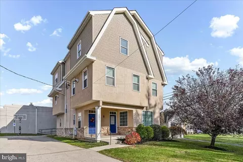 1901 Pennview Rd, Havertown, PA 19083