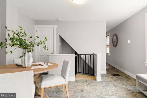 Entry Way - 245 Willow Ave, Wayne, PA 19087 photo 3 of 4