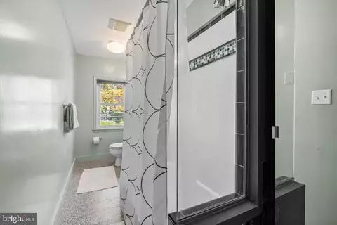 Bath - 245 Willow Ave, Wayne, PA 19087 photo 2 of 4