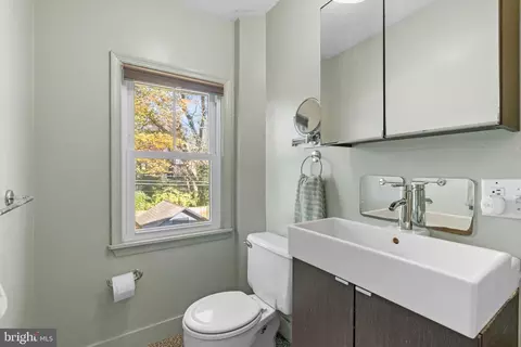 Bath - 245 Willow Ave, Wayne, PA 19087 photo 3 of 4