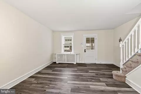 Living - 7229 Clinton Rd, Darby, PA 19082 photo 2 of 4