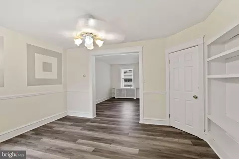 Living - 7229 Clinton Rd, Darby, PA 19082 photo 4 of 4