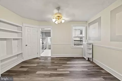 Living - 7229 Clinton Rd, Darby, PA 19082 photo 3 of 4