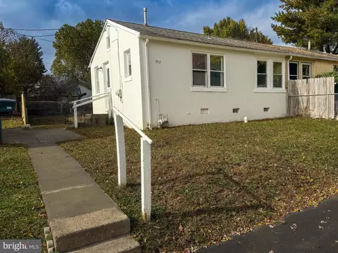 703 Dover Ct, Wallingford, PA 19086