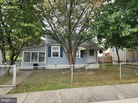 924 Chestnut St, Trainer, PA 19061