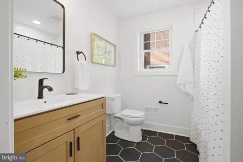 Bath - 338 Wayne Ave, Springfield, PA 19064 photo 1 of 3