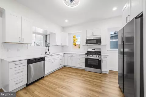 403 Printz Ave, Essington, PA 19029