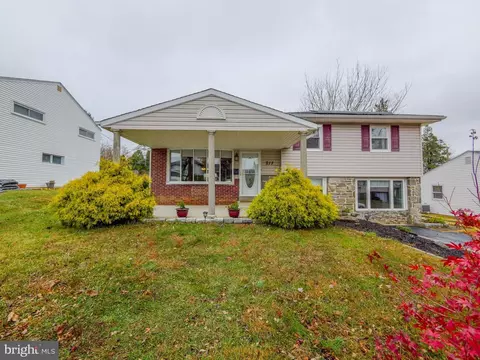 217 Bramber Dr, Broomall, PA 19008