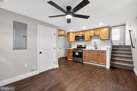 1556 Summit St, Marcus Hook, PA 19061 photo 2