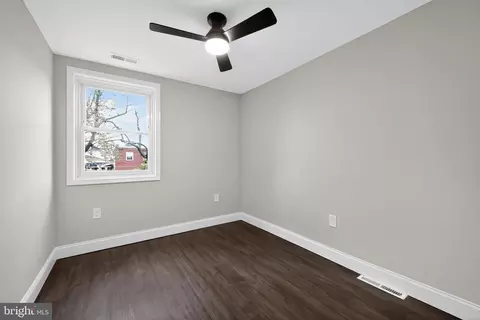 1556 Summit St, Marcus Hook, PA 19061 photo 5