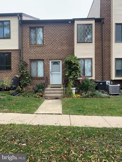 5200 Hilltop Dr #S8, Brookhaven, PA 19015