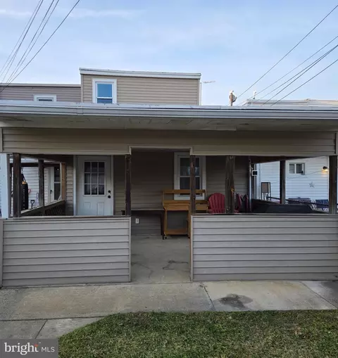 Exterior - 13 W 8th St, Marcus Hook, PA 19061 photo 9 of 12