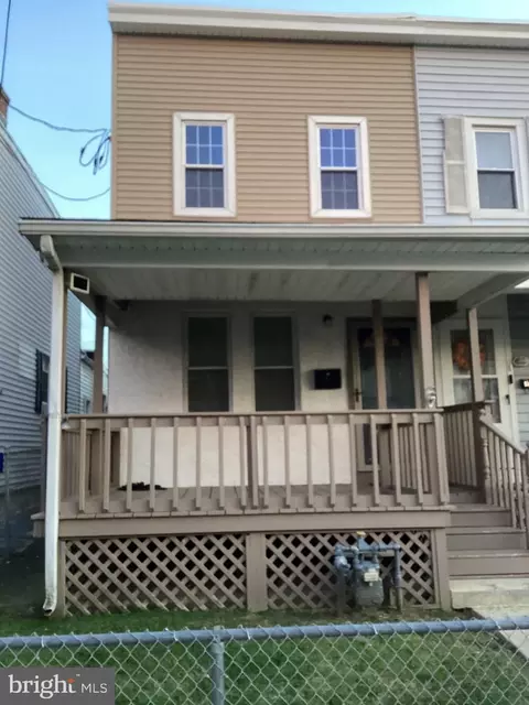 Exterior - 13 W 8th St, Marcus Hook, PA 19061 photo 7 of 12