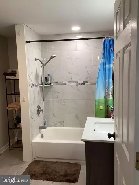 Bath - 13 W 8th St, Marcus Hook, PA 19061 photo 6 of 7