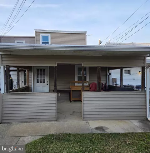 Exterior - 13 W 8th St, Marcus Hook, PA 19061 photo 12 of 12