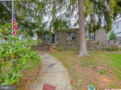 328 Hillside Ave, Brookhaven, PA 19015