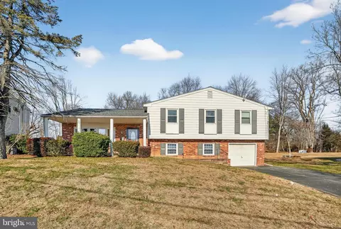 2360 Clearview Ln, Aston, PA 19014
