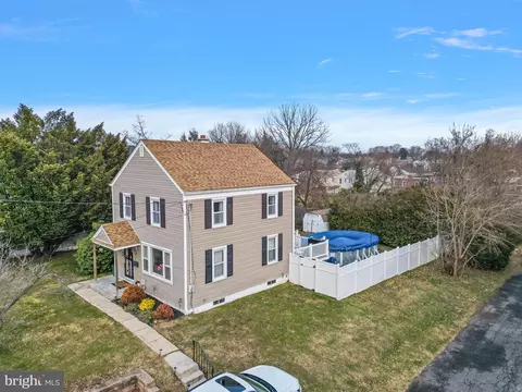 17 Upland Rd, Brookhaven, PA 19015
