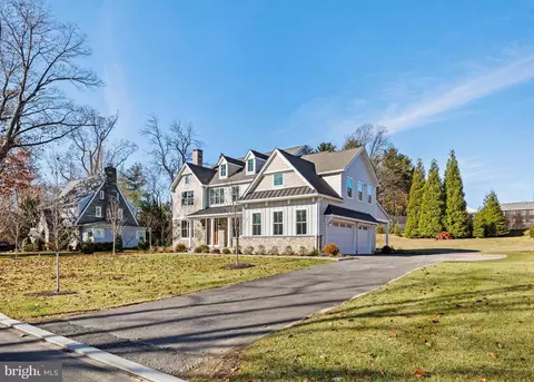 Exterior - 16 Fariston Rd, Wayne, PA 19087 photo 3 of 16