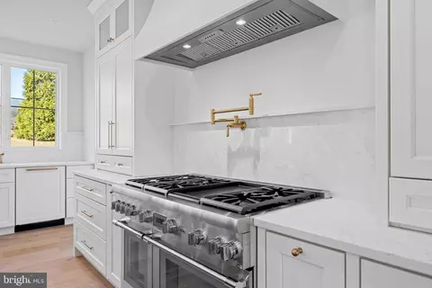 Kitchen - 16 Fariston Rd, Wayne, PA 19087 photo 5 of 7