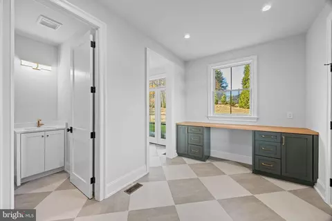 Entry Way - 16 Fariston Rd, Wayne, PA 19087 photo 16 of 30