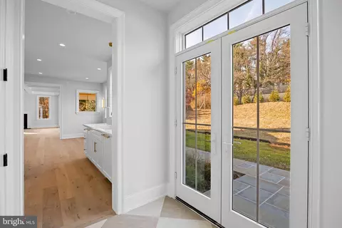 Entry Way - 16 Fariston Rd, Wayne, PA 19087 photo 10 of 30