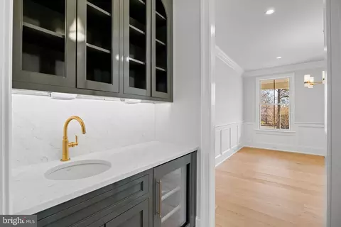 Entry Way - 16 Fariston Rd, Wayne, PA 19087 photo 18 of 30