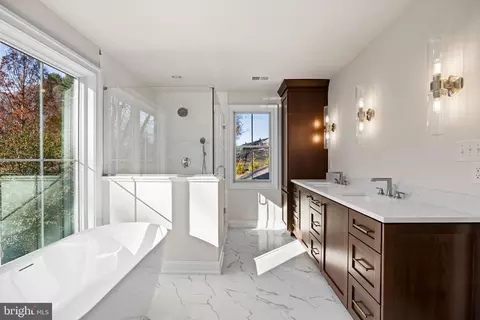Bath - 16 Fariston Rd, Wayne, PA 19087 photo 2 of 11